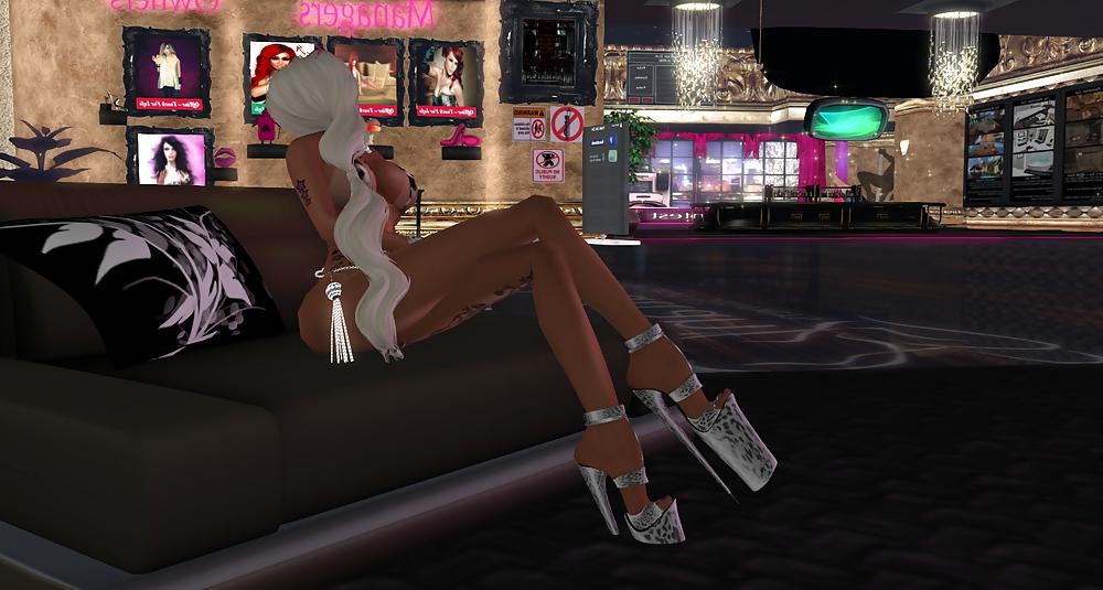 15P Hot Blond Barbie Shows Off Her Ultra High Heels