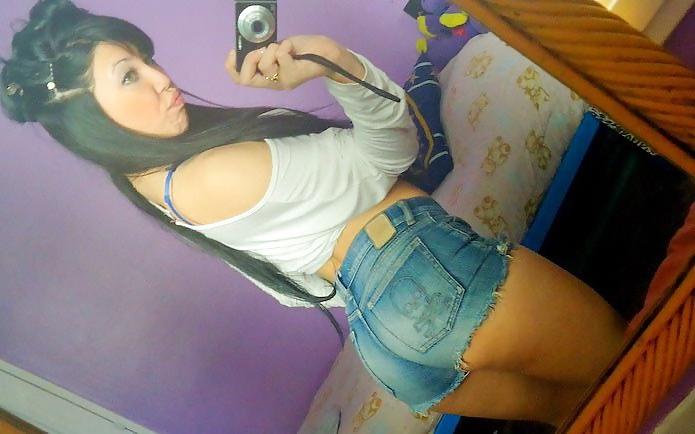 11P Latina ass in jeans 3