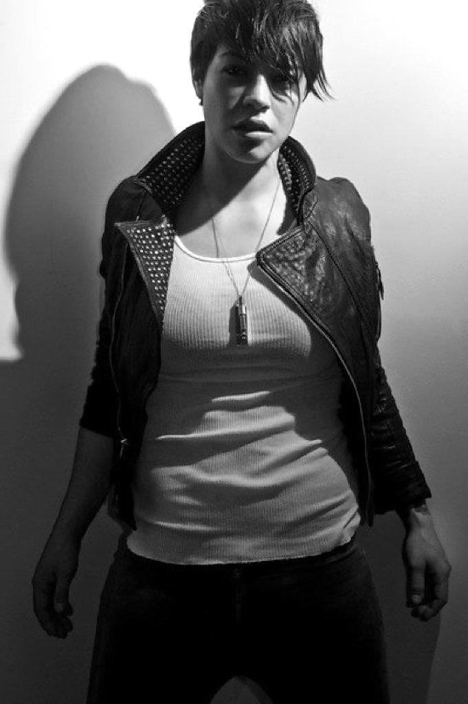 25P Busty Goddesses - Short Haired Girls With Huge Breasts, 12