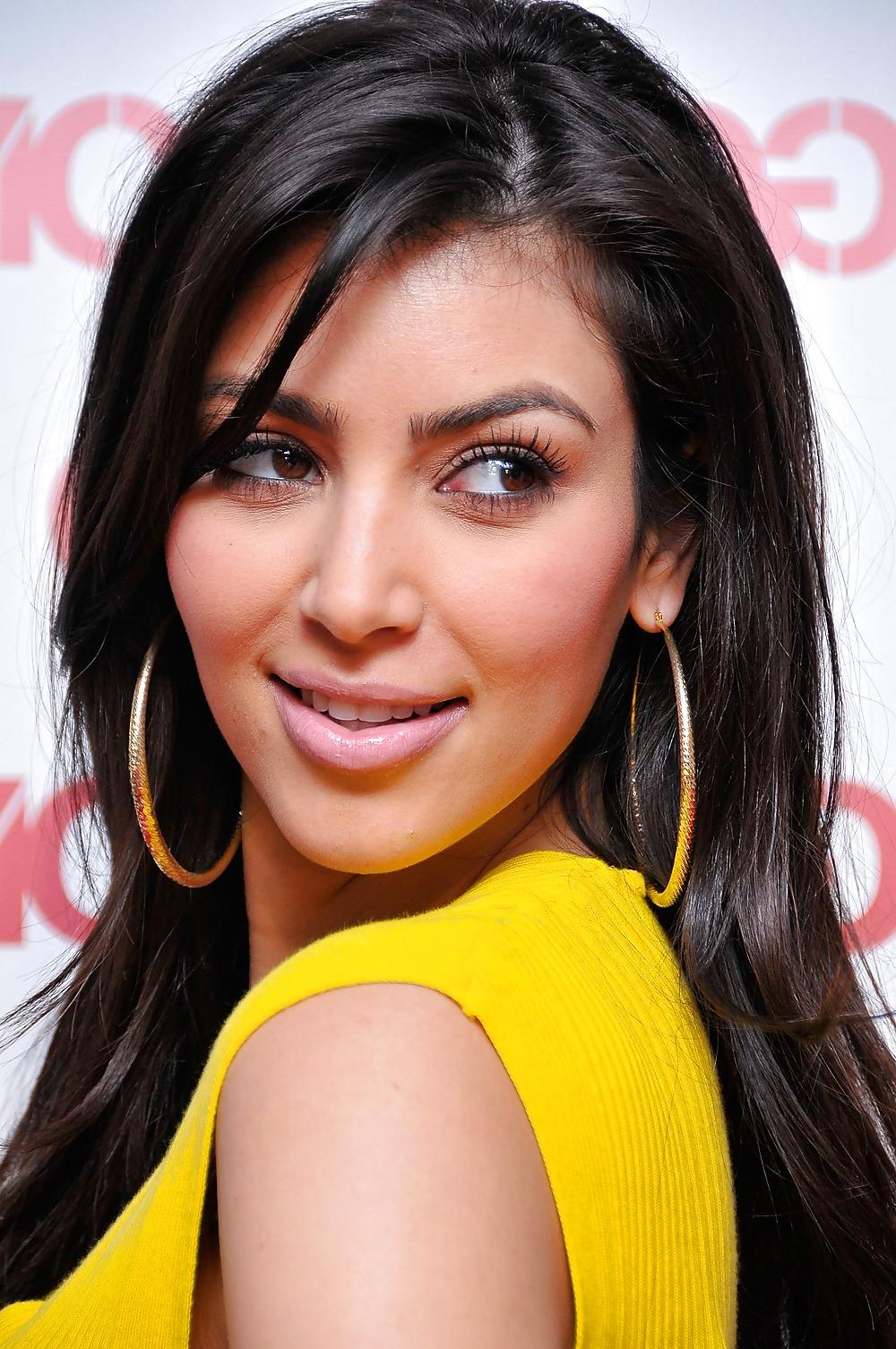 7P Kim Kardashian In Jeans
