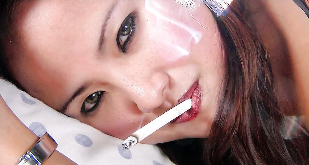 14P Glamour Smoking: Denise