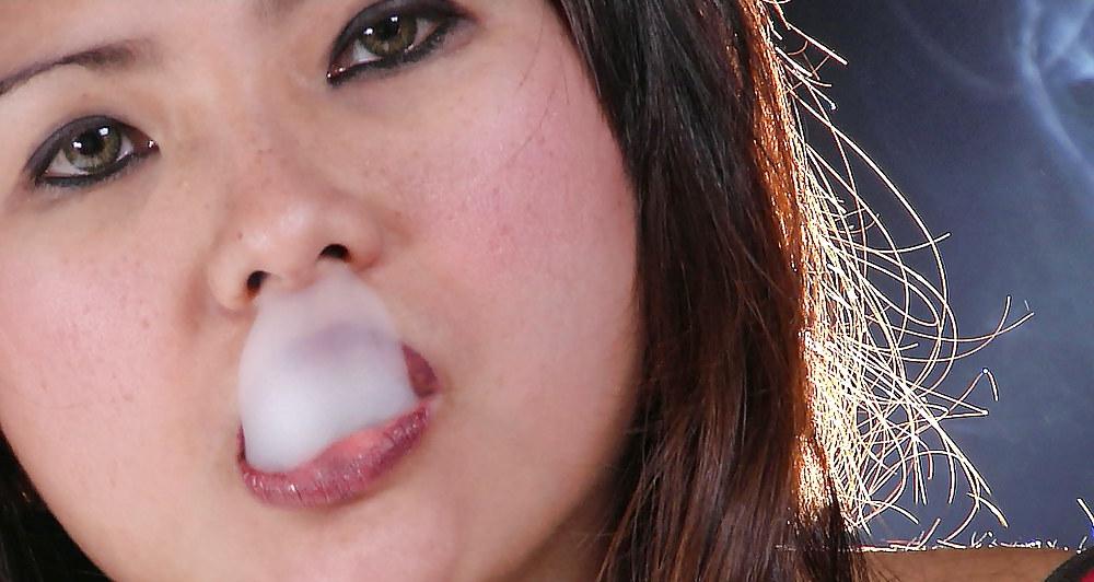 14P Glamour Smoking: Denise