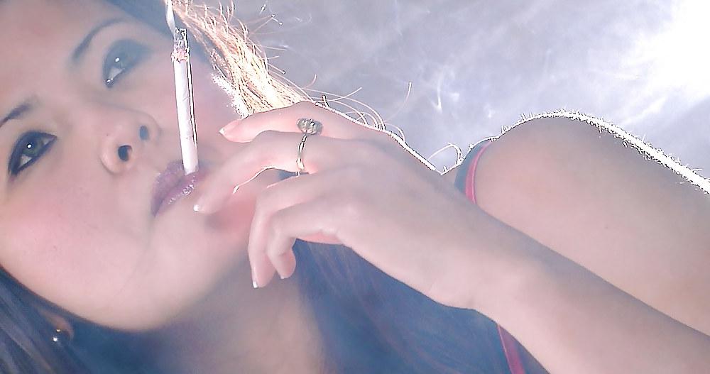 14P Glamour Smoking: Denise