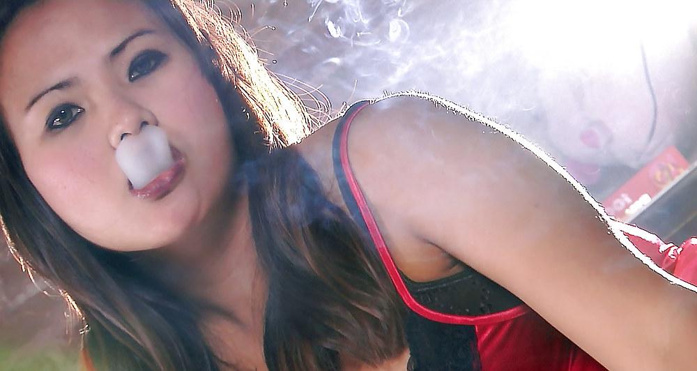 14P Glamour Smoking: Denise