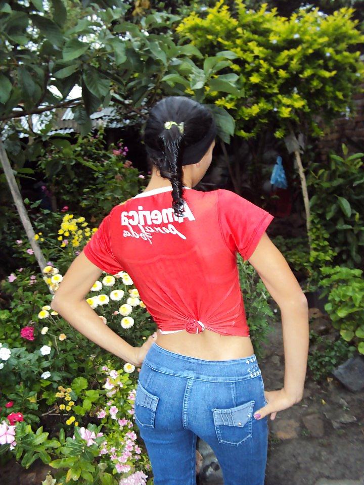 25P Latina ass in jeans 2