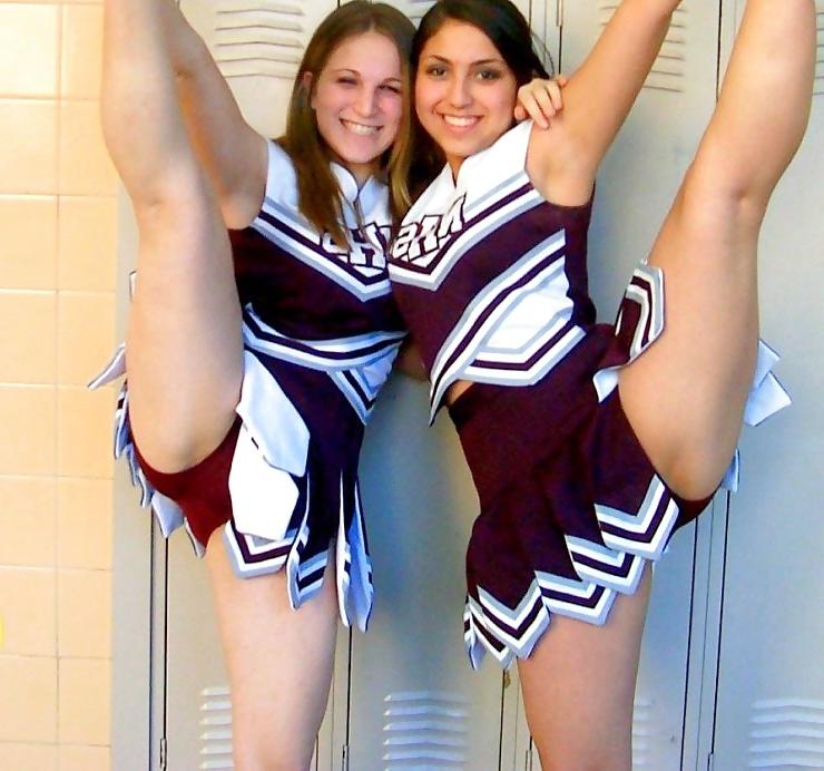 25P Cheerleader cuties with there legs wide apart. 