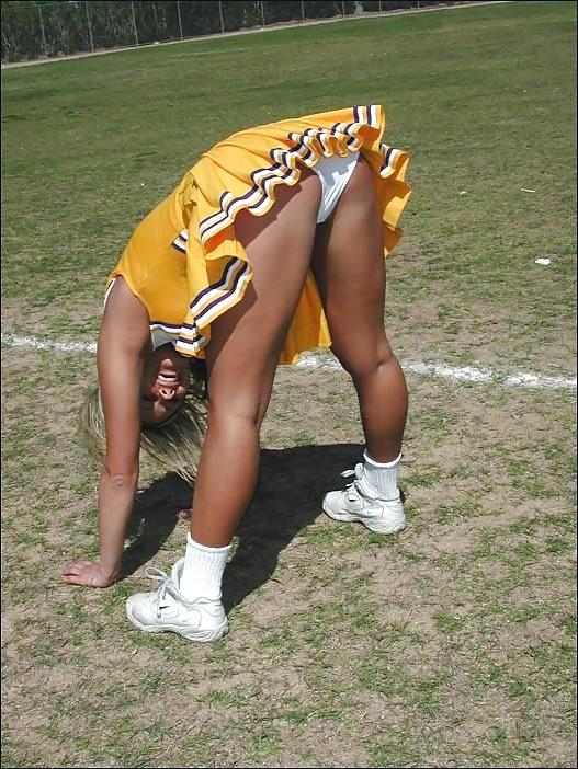25P Cheerleader cuties with there legs wide apart. 