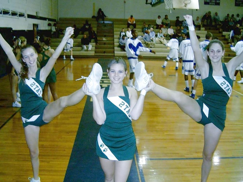 25P Cheerleader cuties with there legs wide apart. 