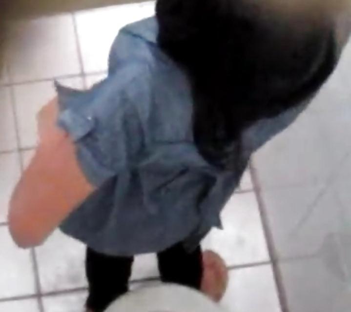 10P Spy Bathroom Girl 8