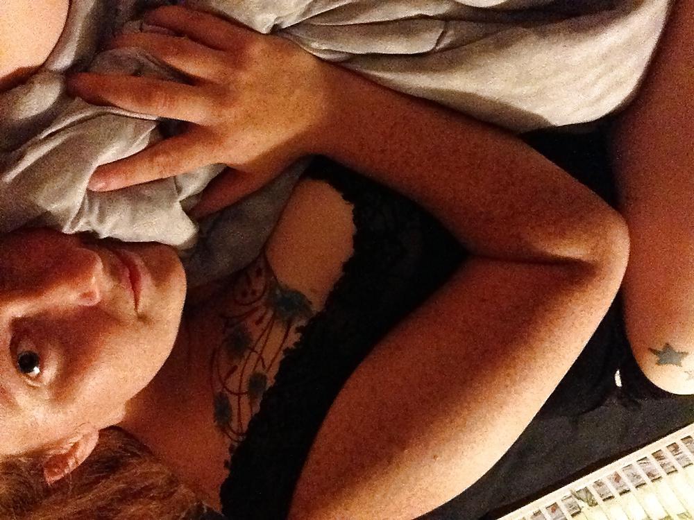 25P MAKENZIE--RED HEAD MILF!!