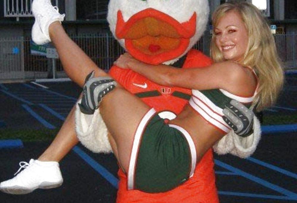 25P College Cheerleaders make my Dick Hard 3