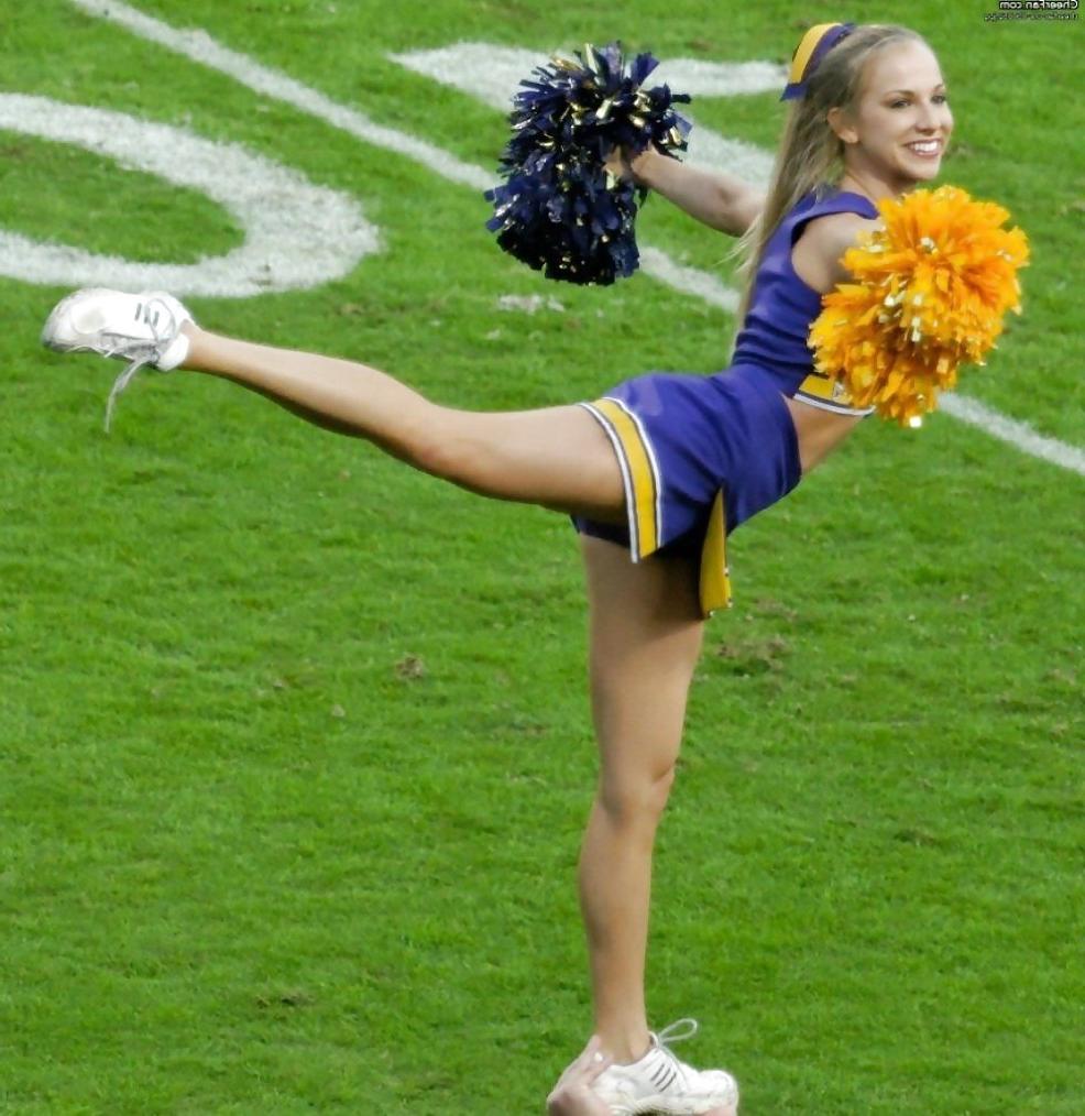 25P College Cheerleaders make my Dick Hard 3