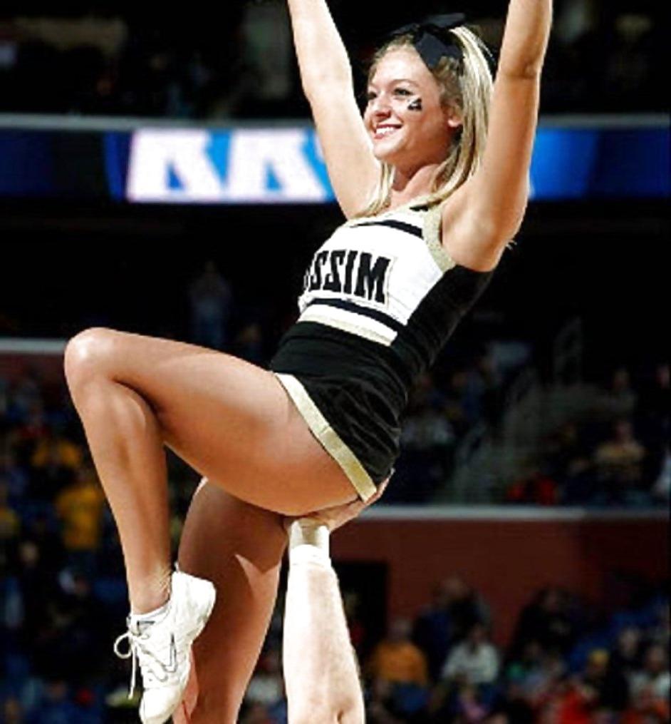 25P College Cheerleaders make my Dick Hard 3