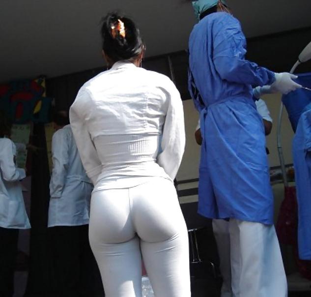 25P Girls in tight pants 4 