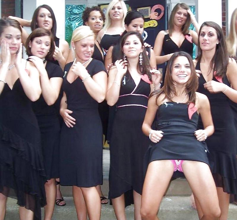 8P PUBLIC UPSKIRTS SHOT
