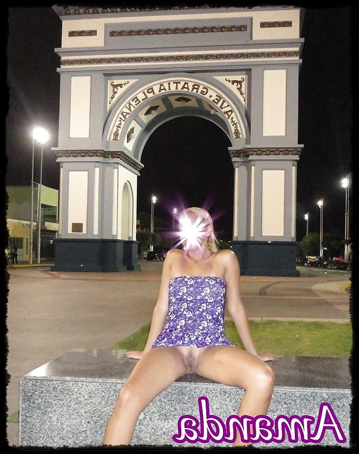 25P Another brazilian babe public flasher!