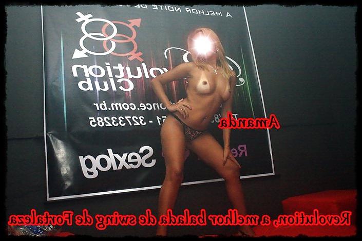 25P Another brazilian babe public flasher!
