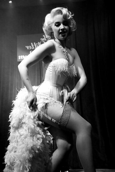 25P Burlesque fantasy...