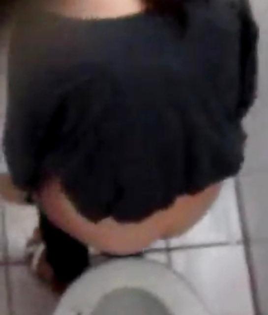 10P Spy Bathroom Girl 11