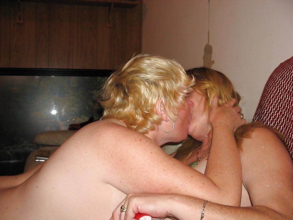 25P Lesbian At Play