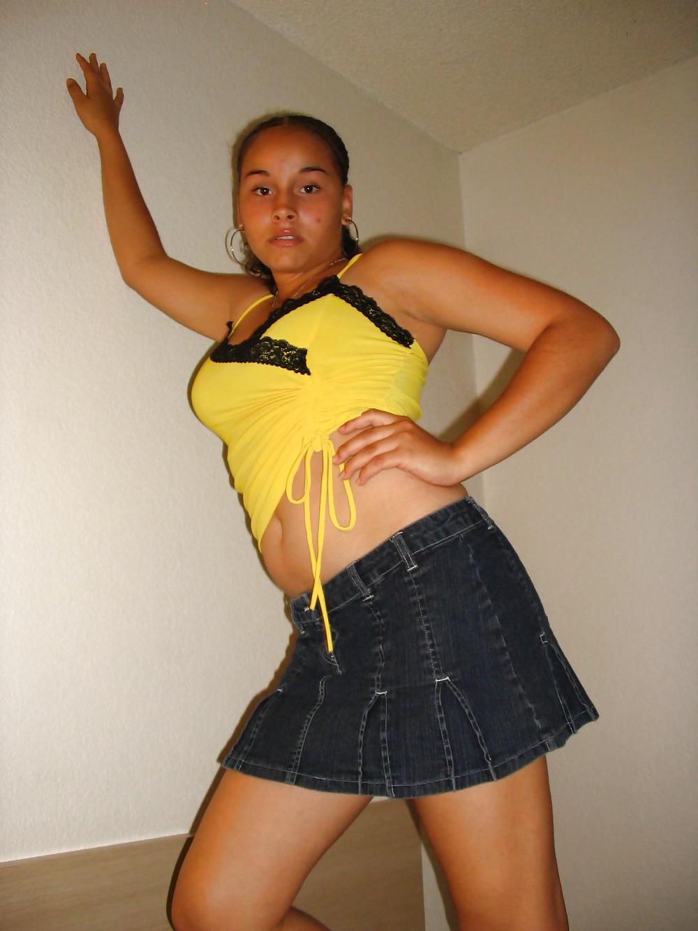 25P FANTASTIC BREEYANA - Jeans and yellow Skirt