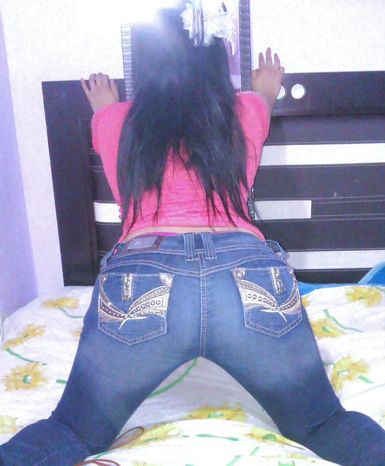 25P Latina ass in jeans