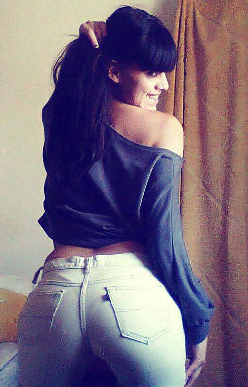 25P Latina ass in jeans
