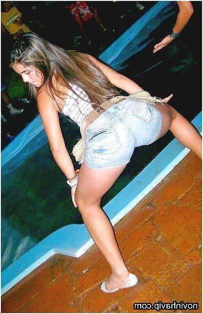 25P Latina ass in jeans