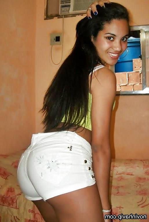 25P Latina ass in jeans