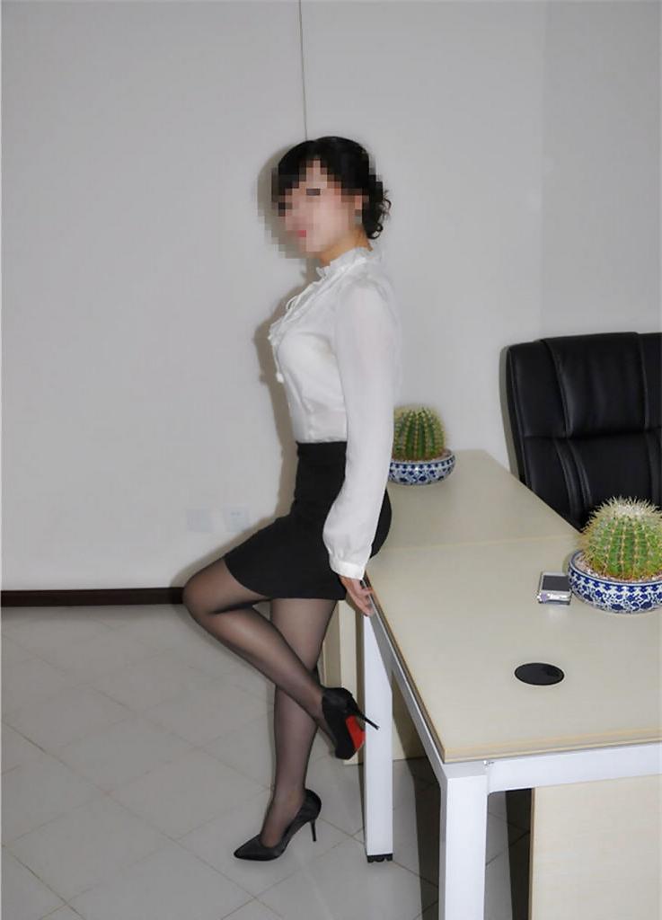 25P Chinese secretary fucked at work