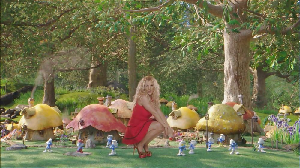 25P Stills from music videos I like