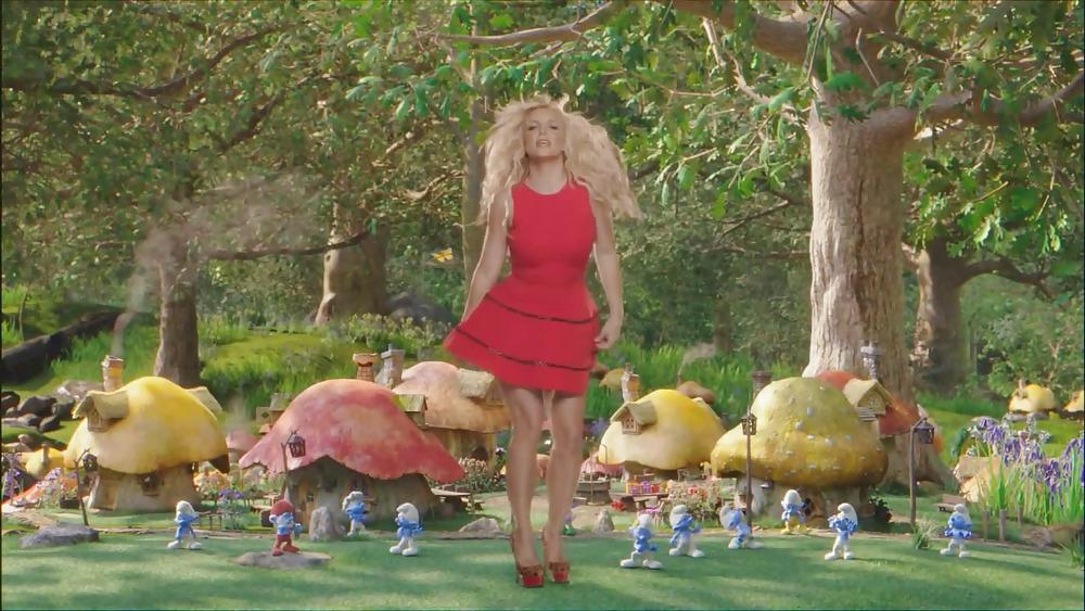 25P Stills from music videos I like