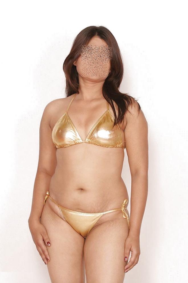 15P Indian Glamour In Bikini