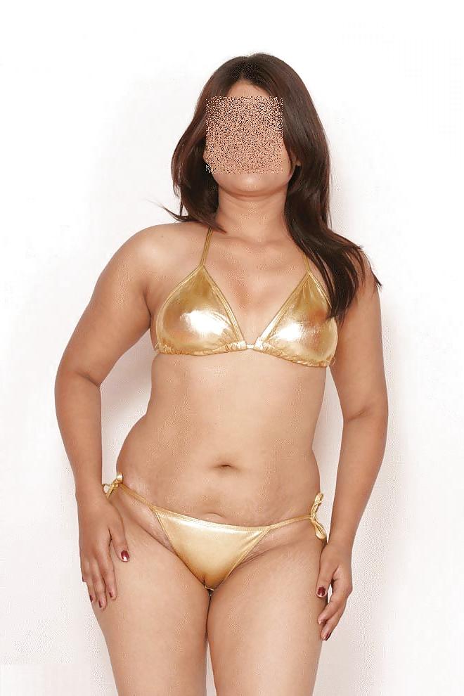 15P Indian Glamour In Bikini