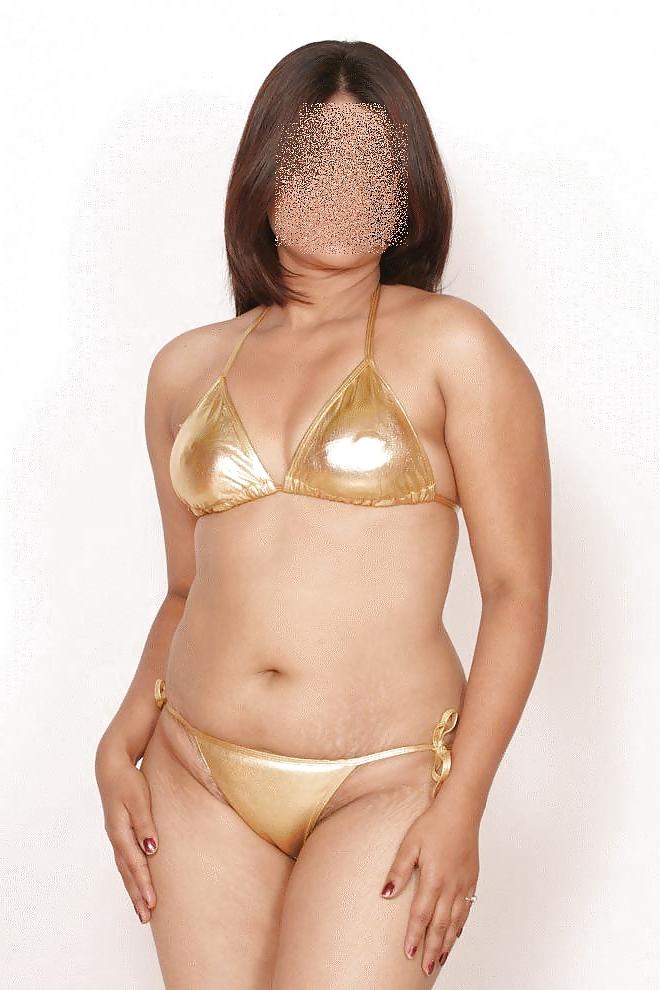15P Indian Glamour In Bikini