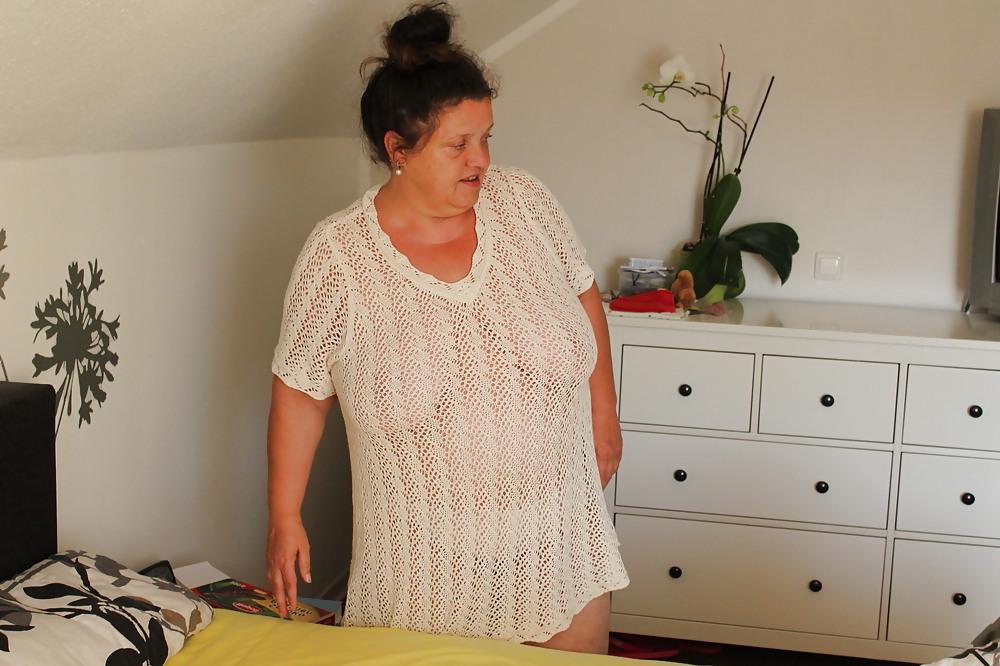 17P Braless fat Housewife