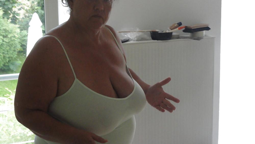 17P Braless fat Housewife