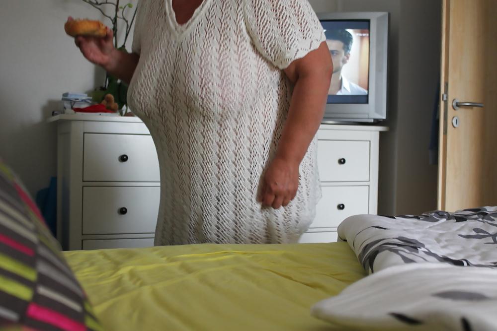 17P Braless fat Housewife