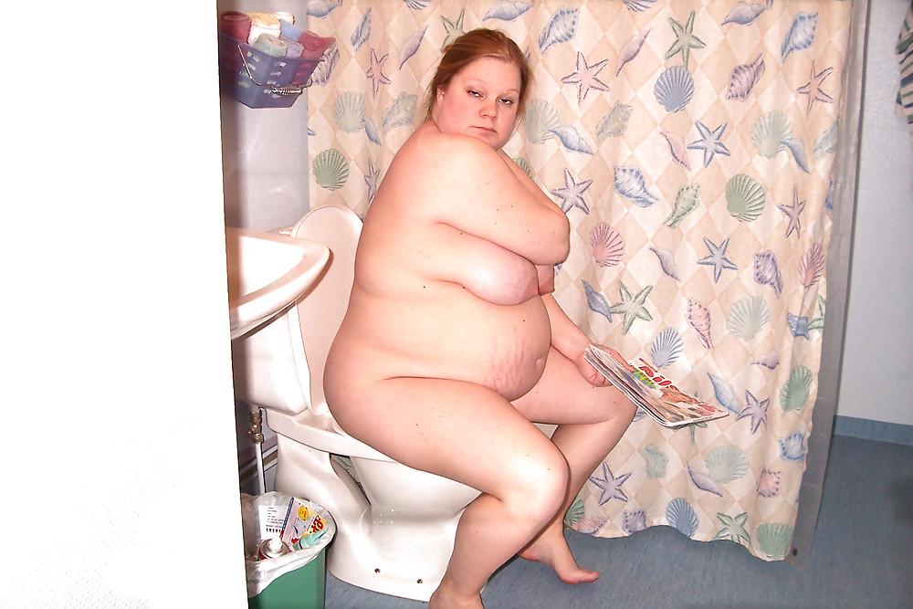 22P Girls In The Bathroom
