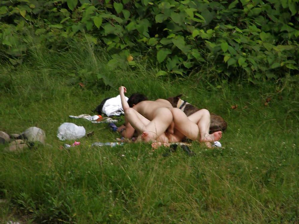 25P Sex near a lake (public)