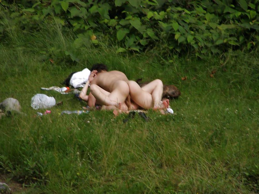 25P Sex near a lake (public)