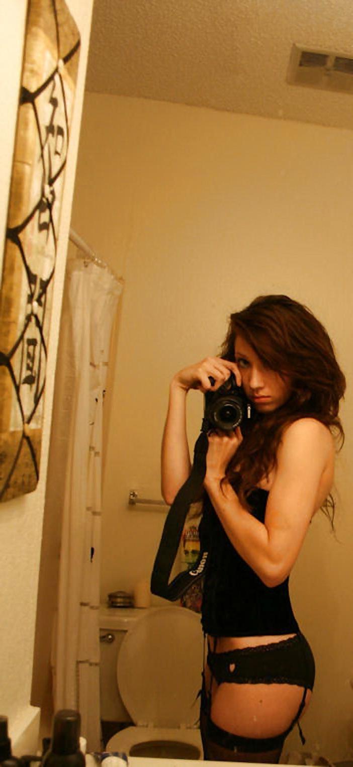 25P Brunette Bathroom Pics