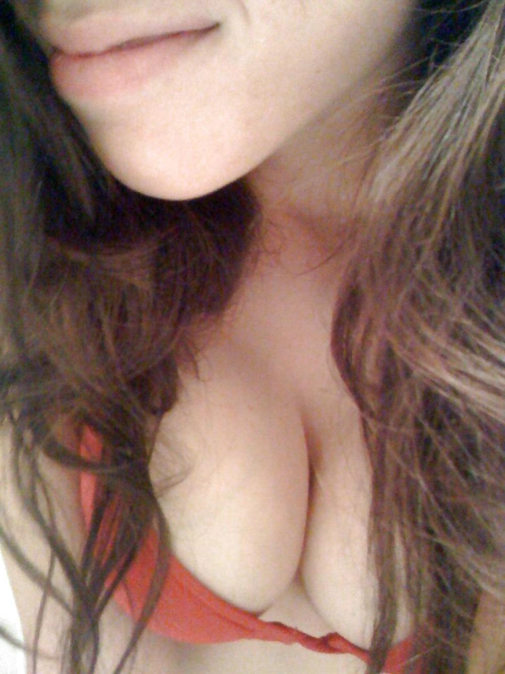25P Brunette Bathroom Pics
