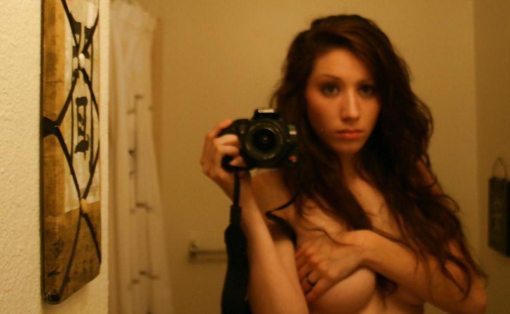 25P Brunette Bathroom Pics