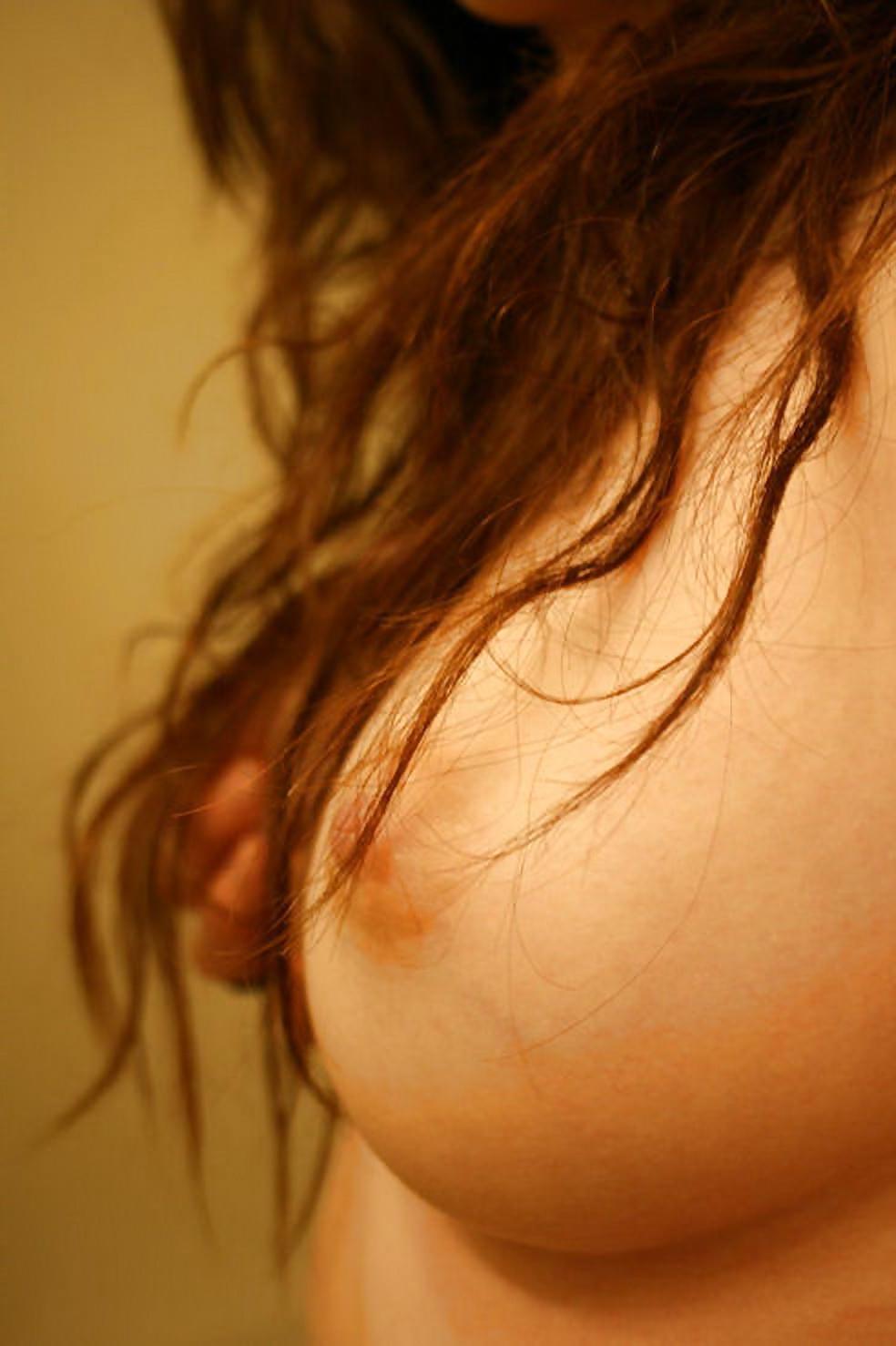 25P Brunette Bathroom Pics