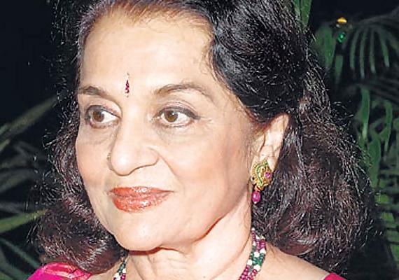 25P ASHA PAREKH BIG WIDE HIPS & BIG FAT ROUND ASS