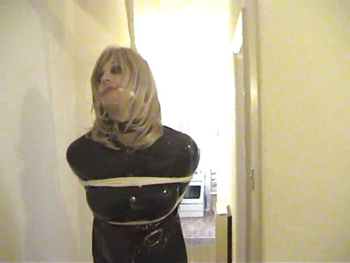 25P Bondage video caps