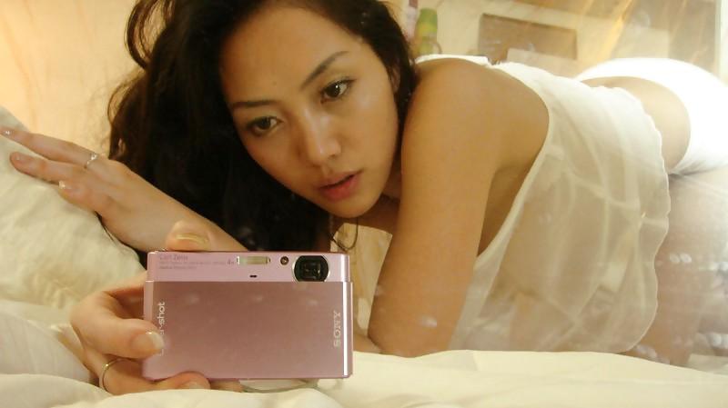 17P Chinese girl takes self pics