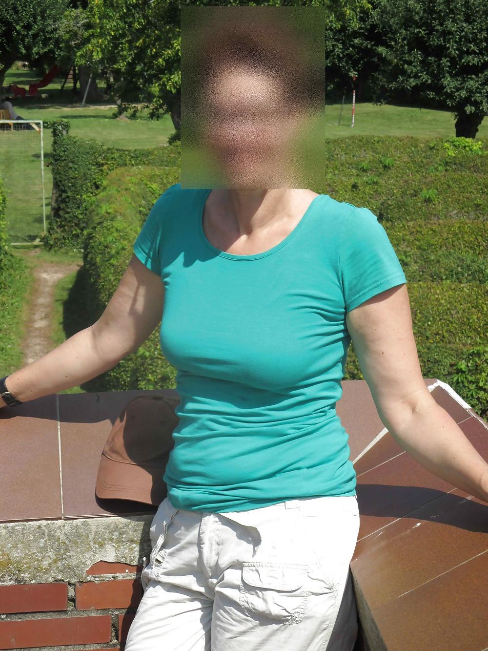 25P Big firm mature ass in jeans