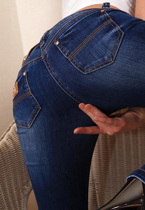25P Queens in Jeans LLXXXXIII